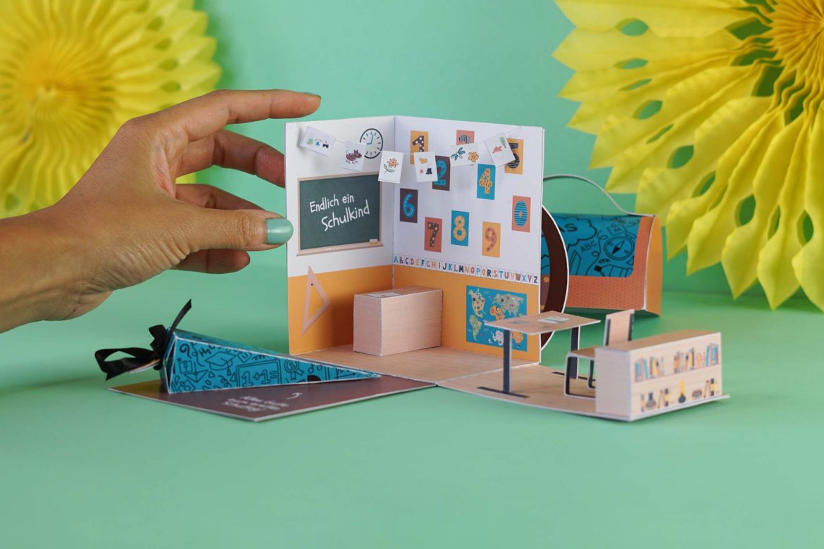 Geldgeschenk Zur Einschulung Aus Holz | Personalisierbar Mit Namen | Inkl. Karte & Ständer