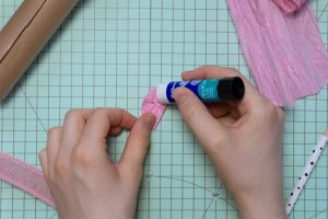 DIY Kirschblüten Geschenkverpackung mit Papierblumen