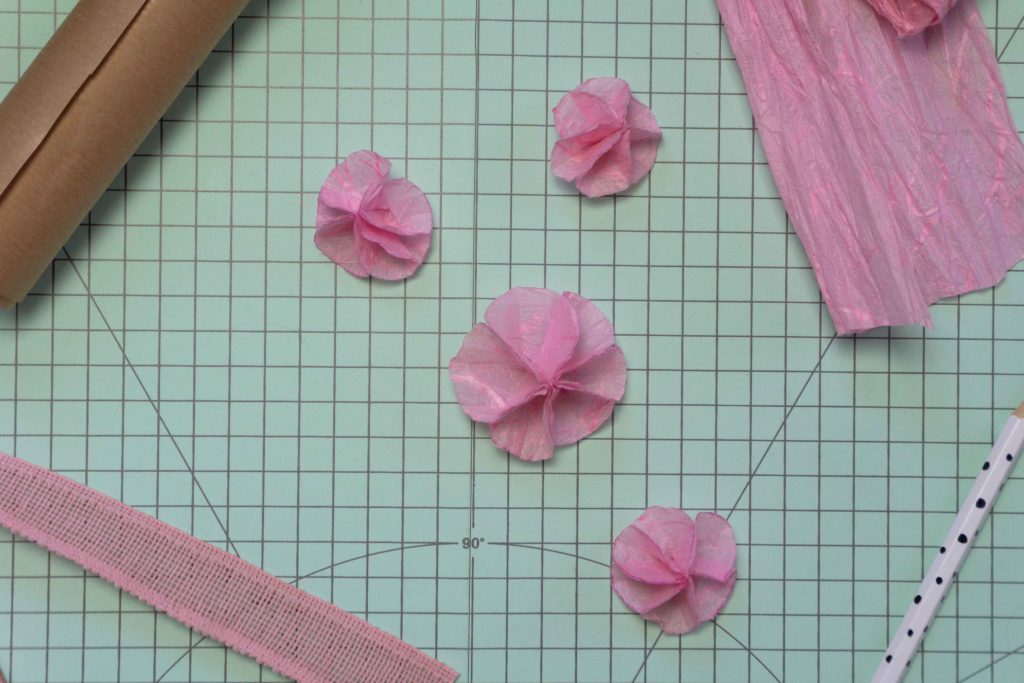 DIY Kirschblüten Geschenkverpackung mit Papierblumen