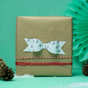 Papierschleifen für Weihnachtsgeschenke basteln