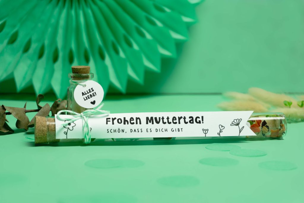 Gutschein zum Muttertag: Kreative Geschenkverpackung im Reagenzglas