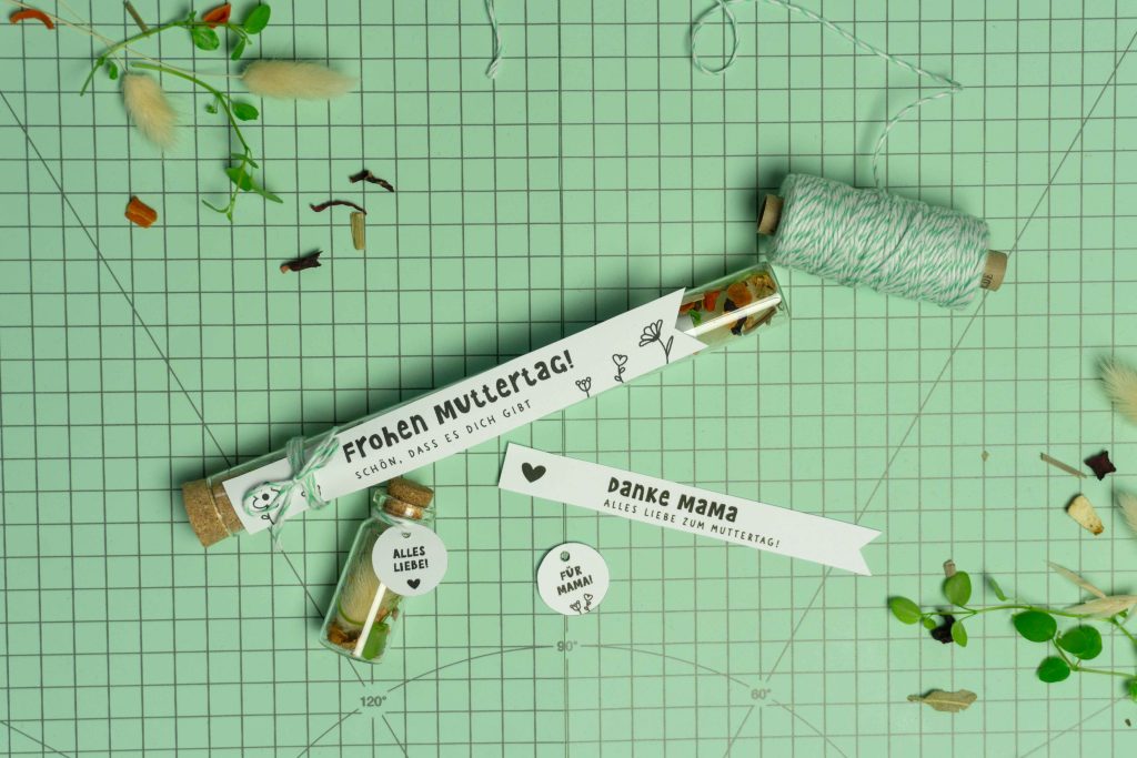 Gutschein zum Muttertag: Kreative Geschenkverpackung im Reagenzglas