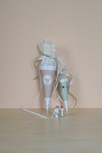 Sinnvolles Geschenk zur Einschulung - Mini Schultüte basteln