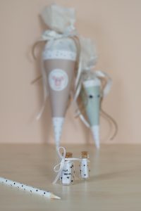 Sinnvolles Geschenk zur Einschulung - Mini Schultüte basteln