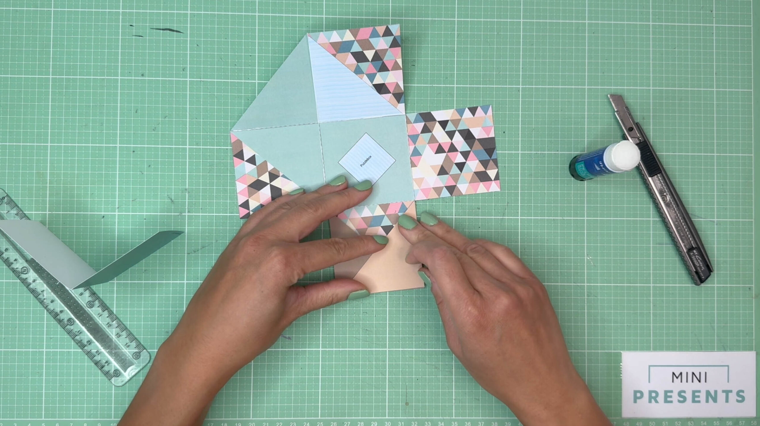 Puzzle Explosionsbox Bastelvorlage