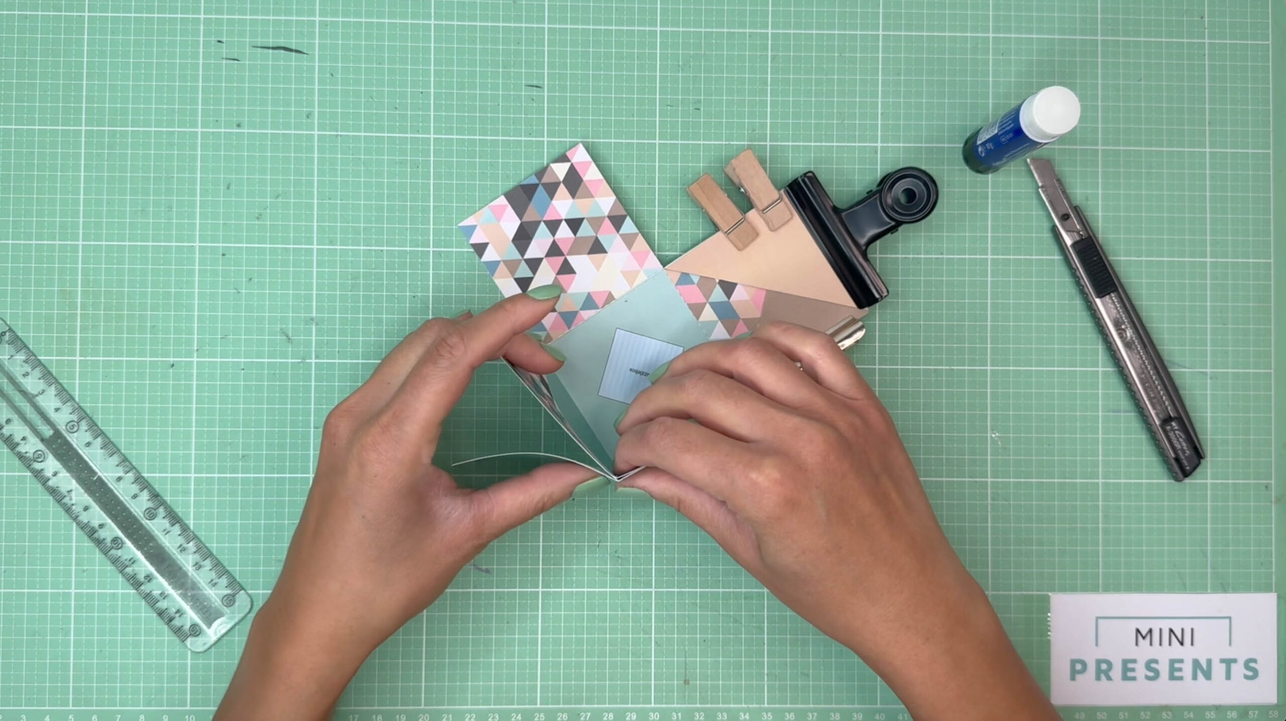 Puzzle Explosionsbox Bastelvorlage