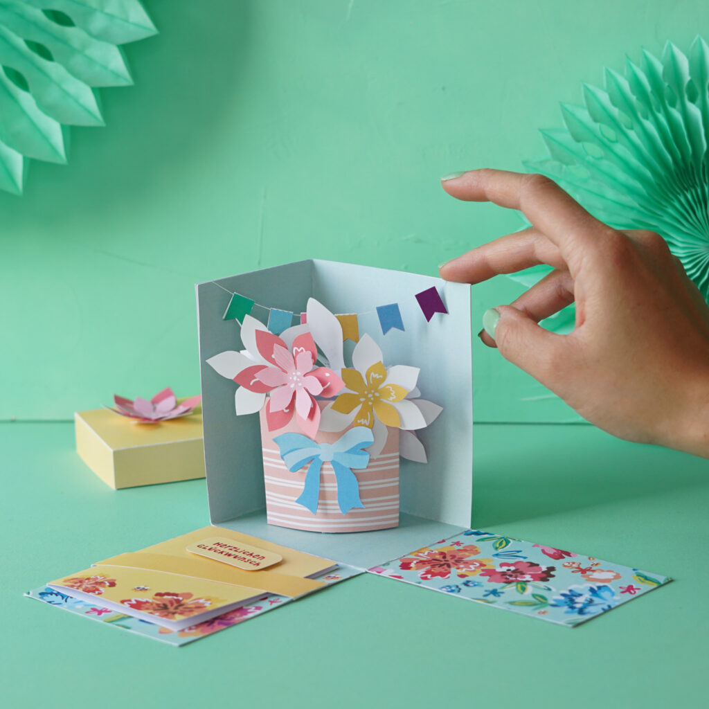 DIY Blumenstrauß Explosionsbox aus Papier basteln