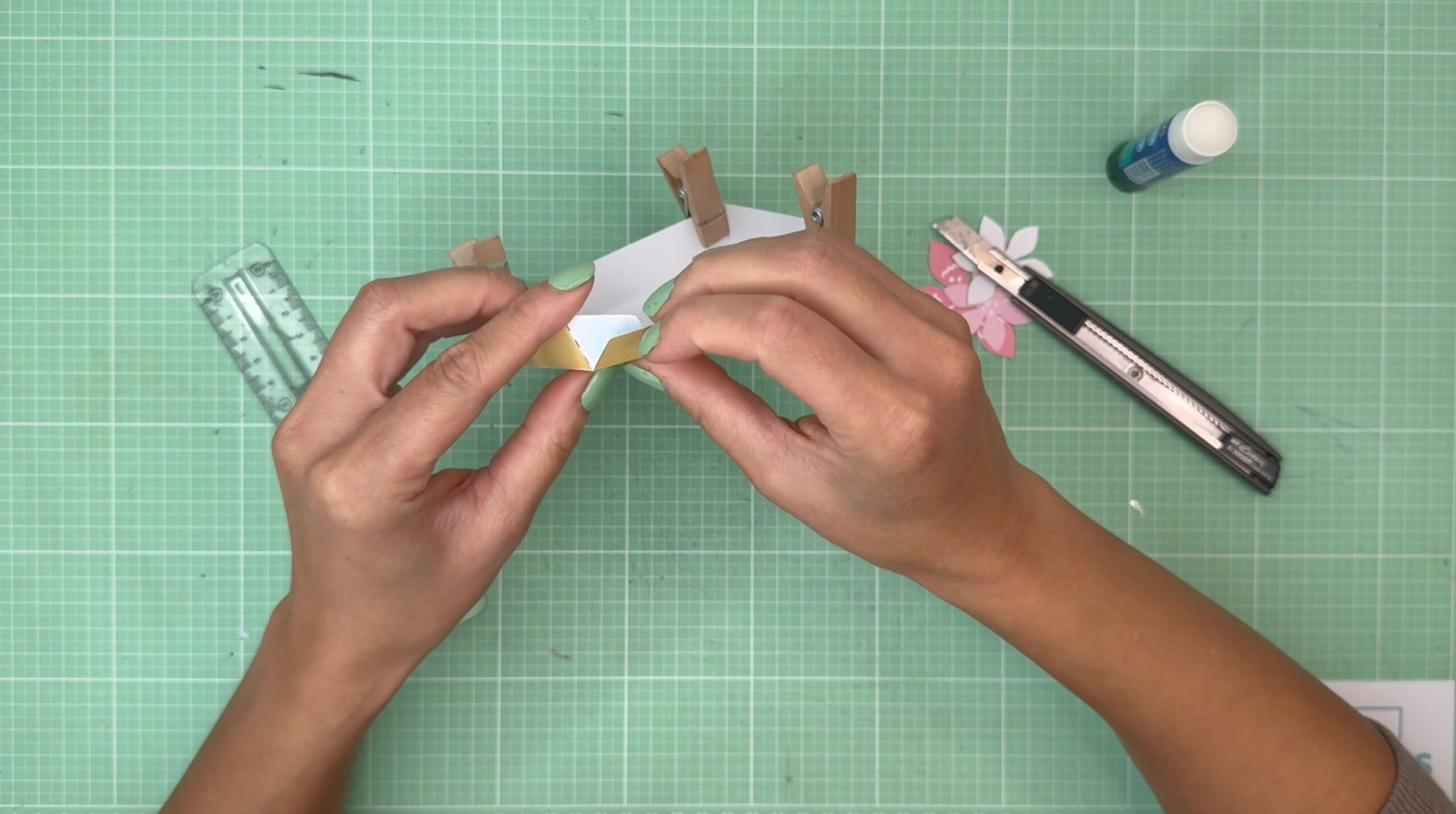 Blumenstrauß aus Papier basteln Pop Up Box