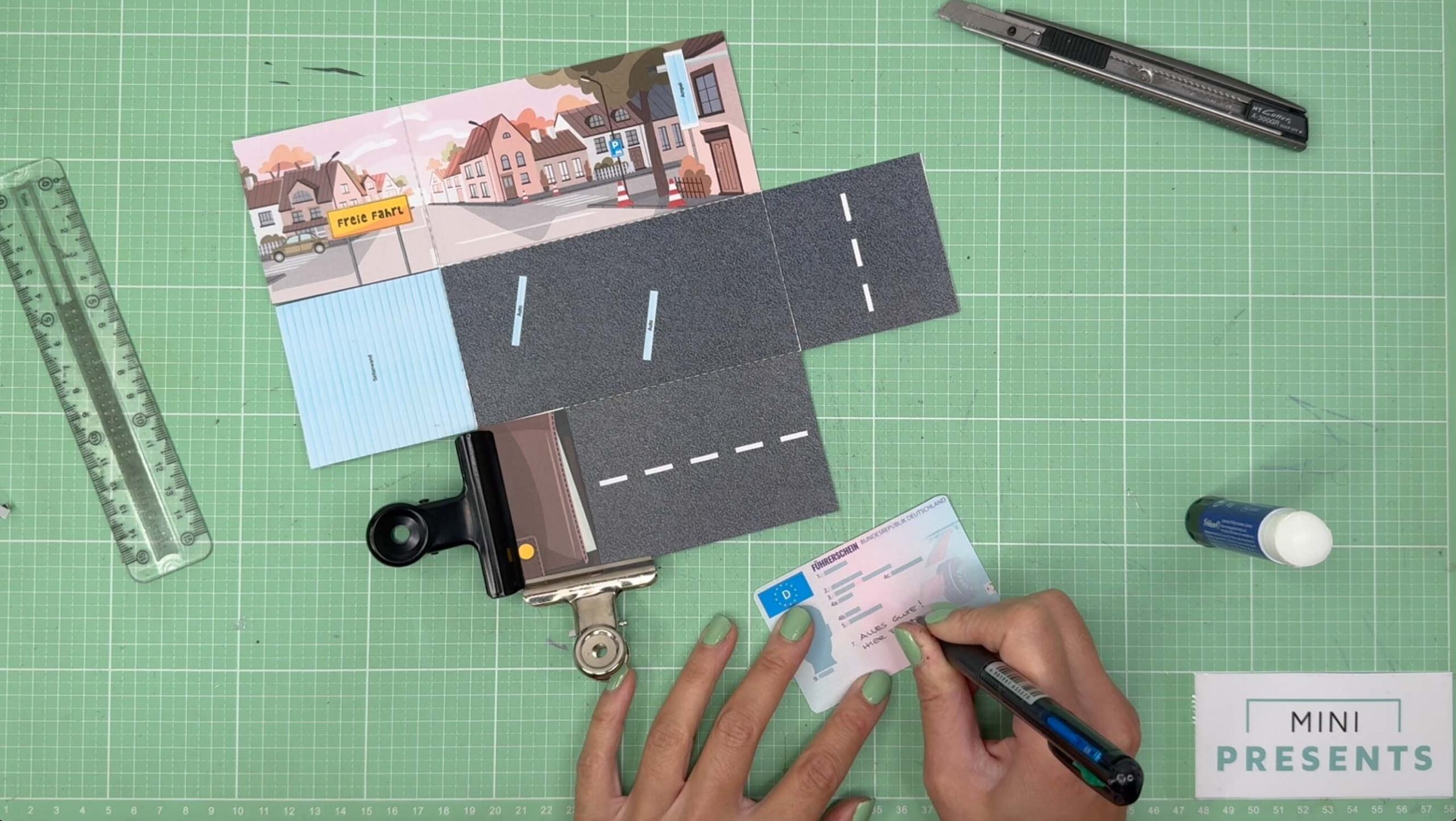 Bastelanleitung Führerschein Geldgeschenk Explosionsbox basteln