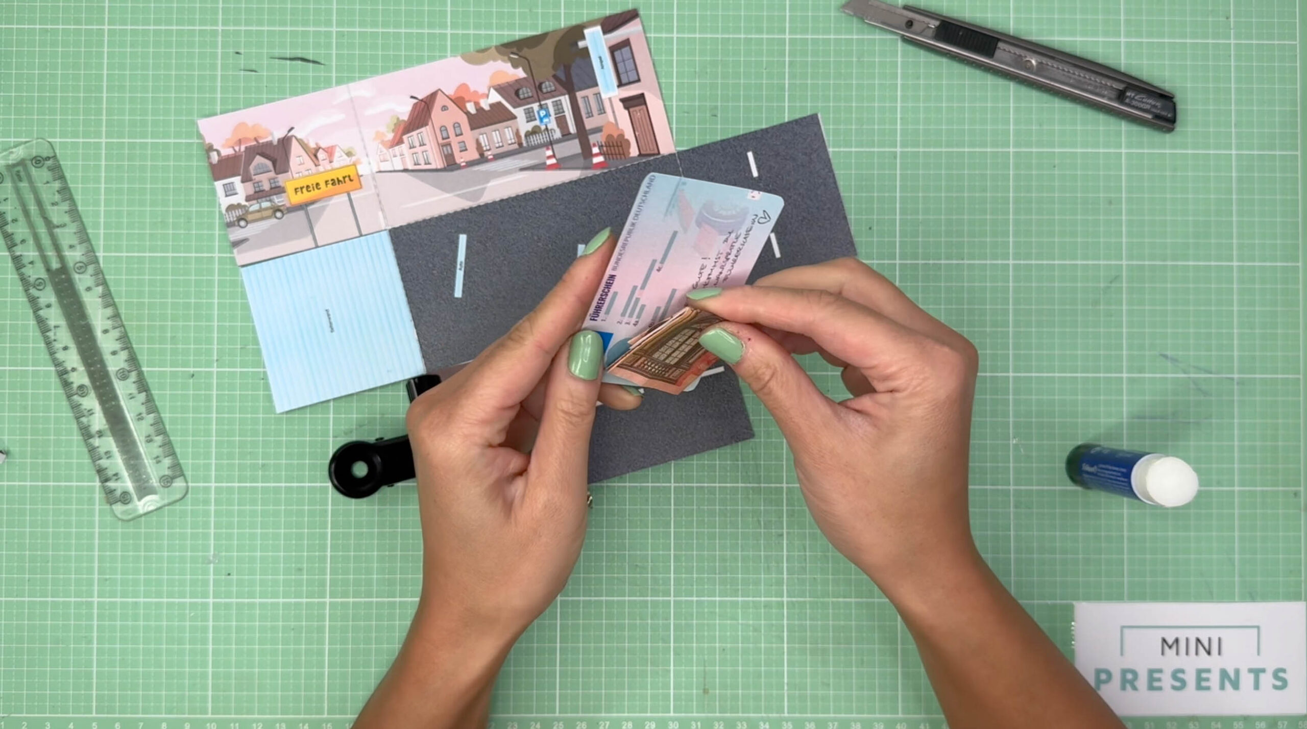 Bastelanleitung Führerschein Geldgeschenk Explosionsbox basteln