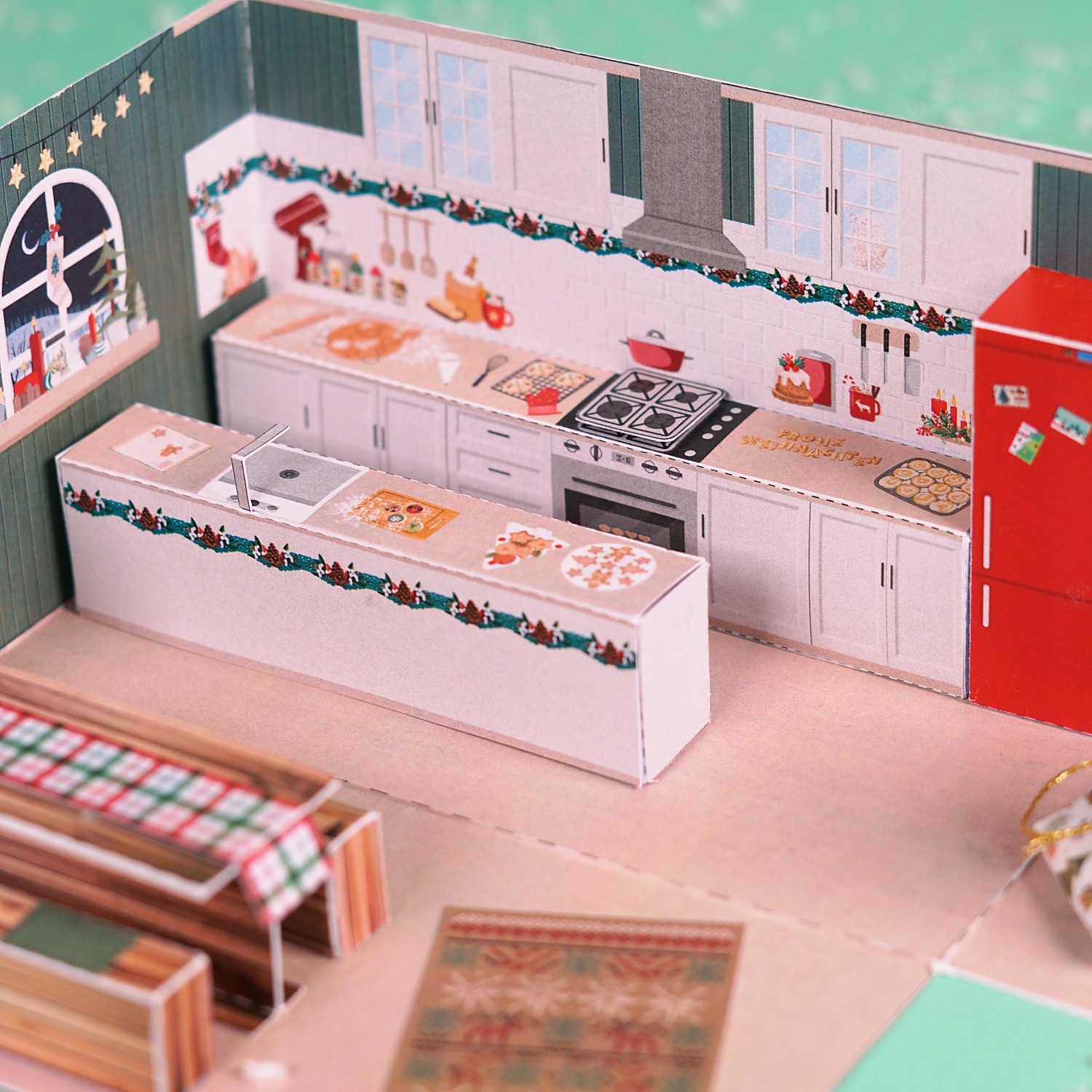 Aufgeklappte Weihnachtsbäckerei mit Küche, Kamin, Tisch und Tannenbaum als DIY Weihnachtsgeschenk